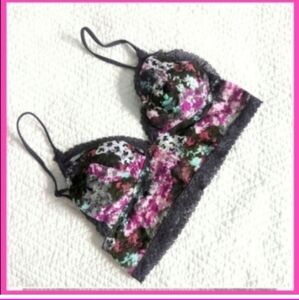 Sexy comfortable stretch lace bralette magenta, pink, floral, padded.Size: MS